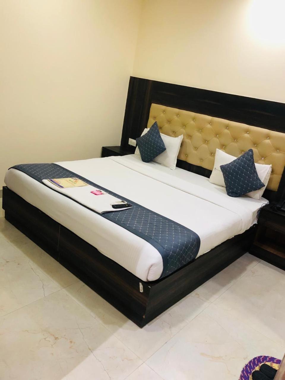 Hotel Ivy Plaza Near Igi Airport นิวเดลี ภายนอก รูปภาพ